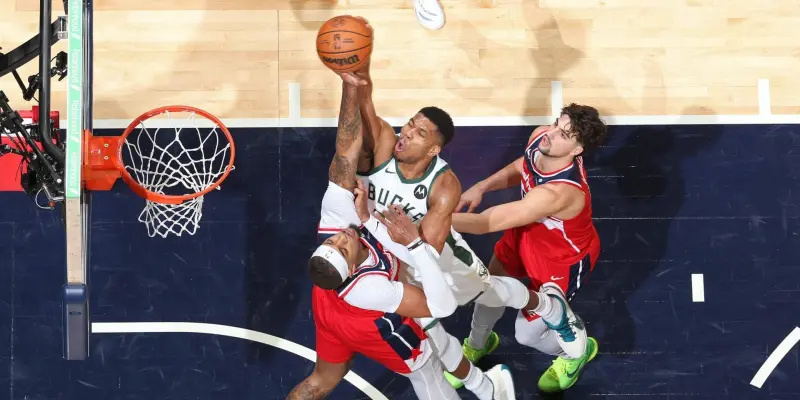 国王横扫广州队，字母哥状态火热